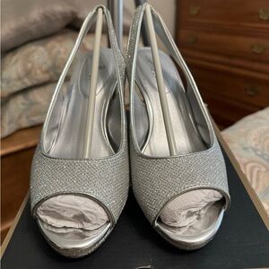 Silver peep toe sling back 8.5w